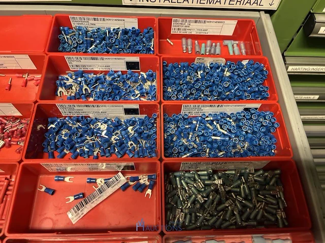 Partij elektrisch installatiemateriaal - afbeelding 18 van  93