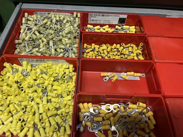 Partij elektrisch installatiemateriaal - afbeelding 30 van  93