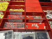 Partij elektrisch installatiemateriaal - afbeelding 32 van  93