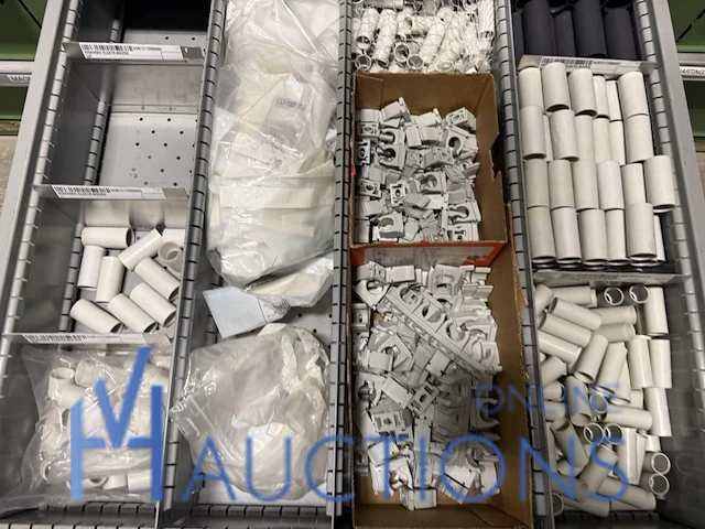 Partij elektrisch installatiemateriaal - afbeelding 23 van  93