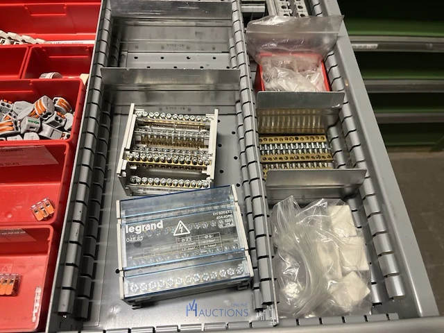 Partij elektrisch installatiemateriaal - afbeelding 62 van  93