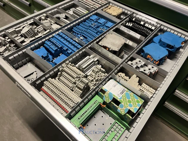 Partij elektrisch installatiemateriaal - afbeelding 64 van  93