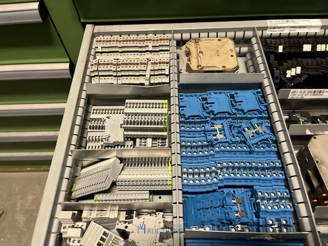 Partij elektrisch installatiemateriaal - afbeelding 66 van  93