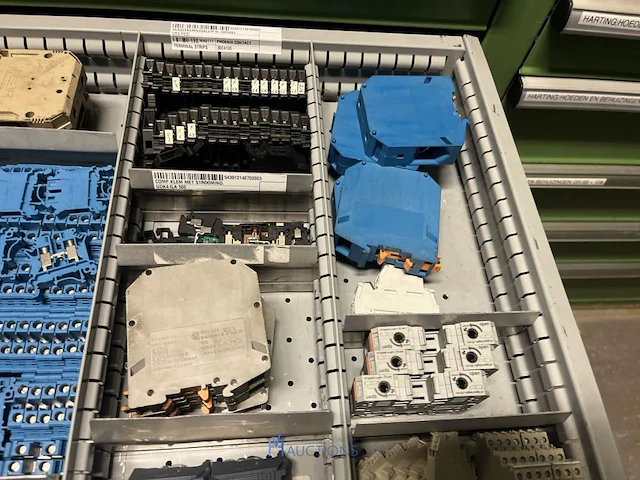 Partij elektrisch installatiemateriaal - afbeelding 68 van  93
