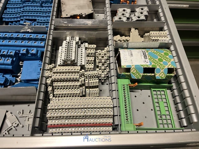 Partij elektrisch installatiemateriaal - afbeelding 69 van  93