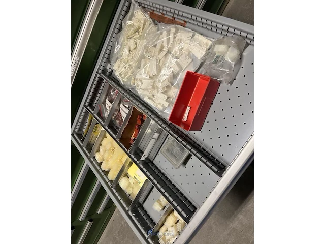 Partij elektrisch installatiemateriaal - afbeelding 70 van  93