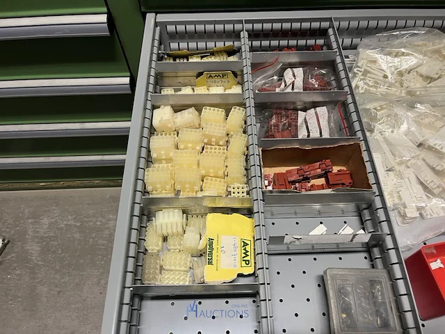 Partij elektrisch installatiemateriaal - afbeelding 72 van  93