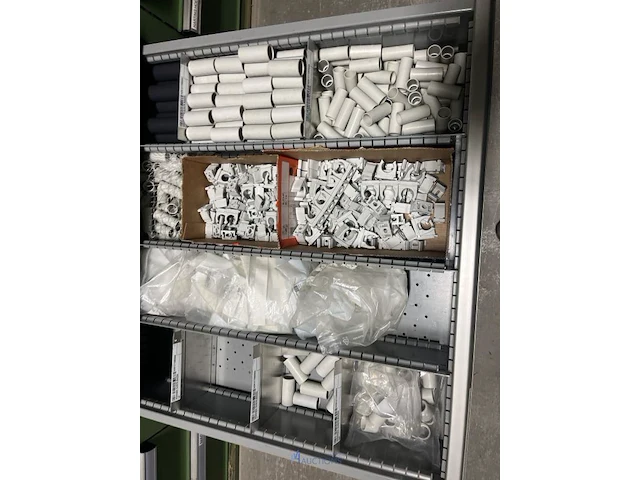 Partij elektrisch installatiemateriaal - afbeelding 82 van  93