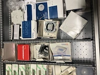 Partij elektrisch installatiemateriaal - afbeelding 84 van  93