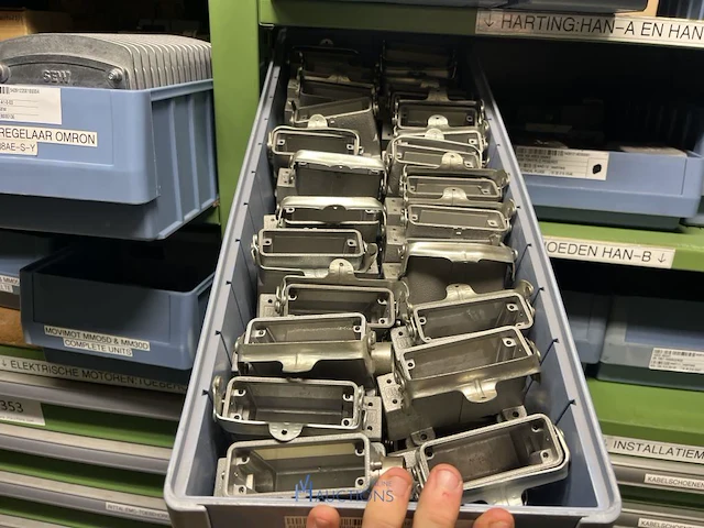 Partij elektrisch installatiemateriaal - afbeelding 87 van  93
