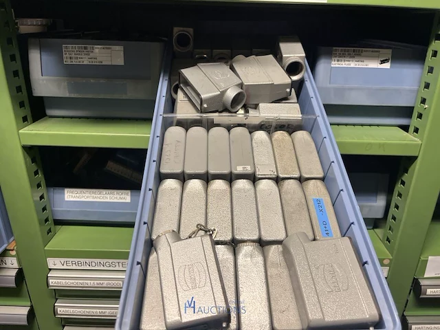 Partij elektrisch installatiemateriaal - afbeelding 88 van  93