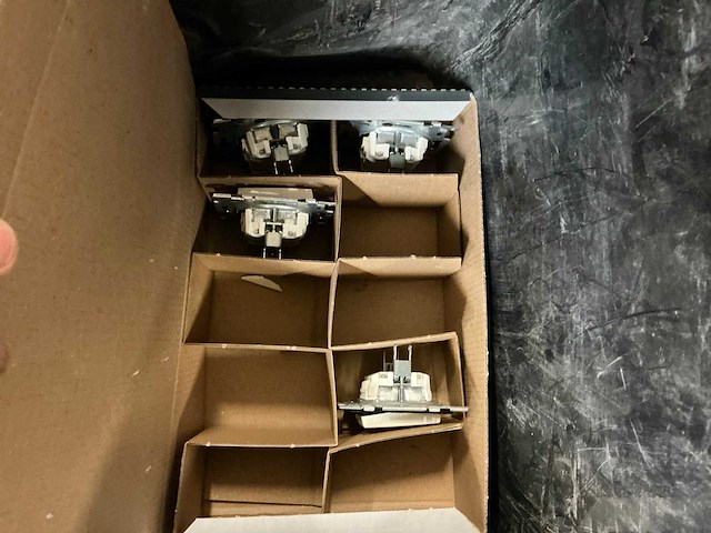 Partij elektrisch onderdelen - afbeelding 3 van  18