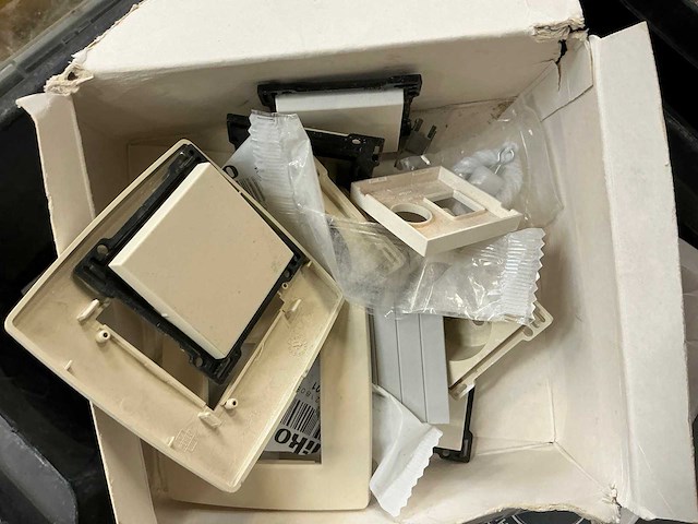 Partij elektrisch onderdelen - afbeelding 8 van  18