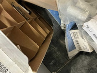 Partij elektrisch onderdelen - afbeelding 9 van  18
