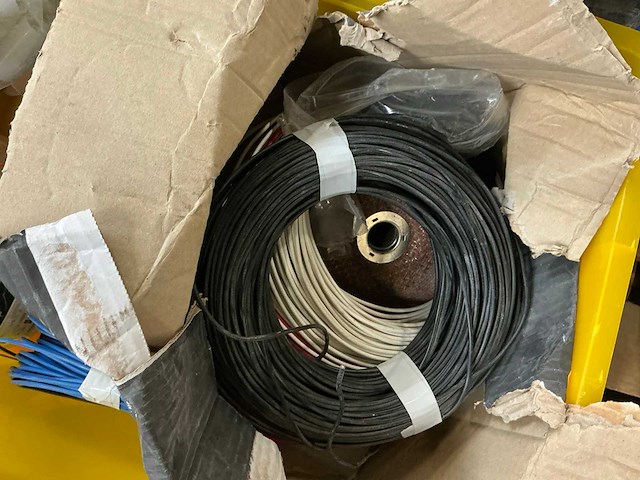 Partij elektrisch onderdelen - afbeelding 11 van  18