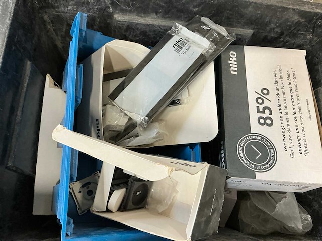 Partij elektrisch onderdelen - afbeelding 16 van  18