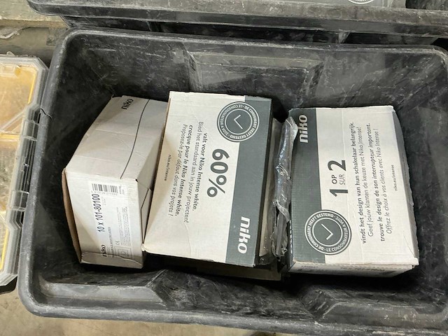 Partij elektrisch onderdelen - afbeelding 18 van  18