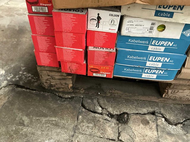 Partij elektrisch onderdelen - afbeelding 4 van  8