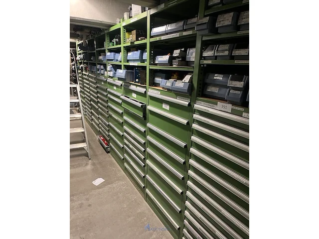 Partij elektrisch schakelmateriaal - afbeelding 11 van  90