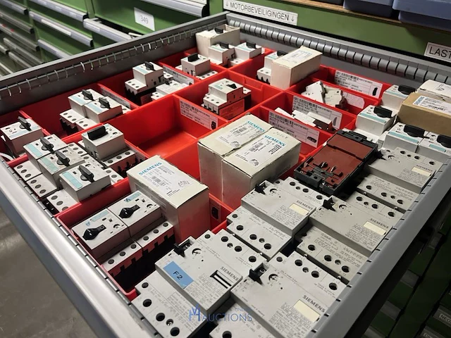 Partij elektrisch schakelmateriaal - afbeelding 13 van  90