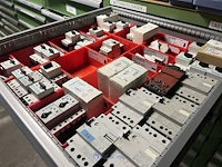 Partij elektrisch schakelmateriaal - afbeelding 13 van  90