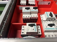 Partij elektrisch schakelmateriaal - afbeelding 14 van  90