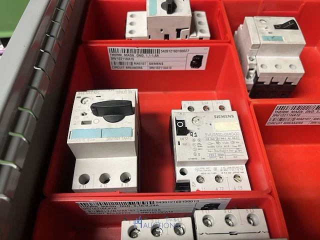 Partij elektrisch schakelmateriaal - afbeelding 15 van  90
