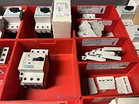 Partij elektrisch schakelmateriaal - afbeelding 17 van  90