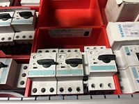 Partij elektrisch schakelmateriaal - afbeelding 18 van  90