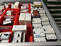 Partij elektrisch schakelmateriaal - afbeelding 19 van  90
