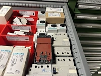 Partij elektrisch schakelmateriaal - afbeelding 21 van  90