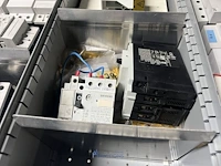 Partij elektrisch schakelmateriaal - afbeelding 25 van  90