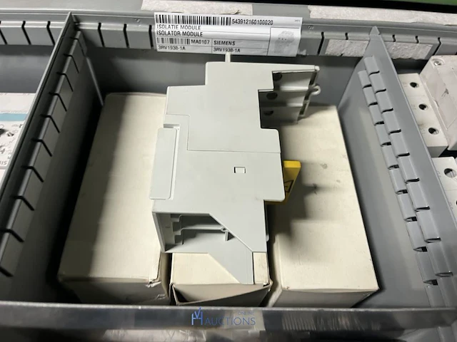 Partij elektrisch schakelmateriaal - afbeelding 26 van  90