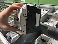 Partij elektrisch schakelmateriaal - afbeelding 29 van  90