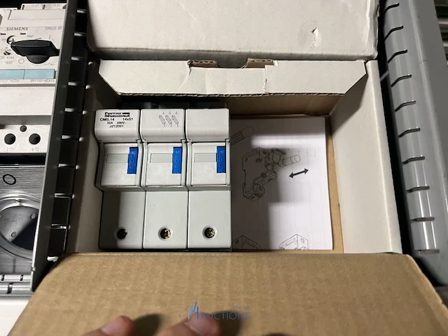 Partij elektrisch schakelmateriaal - afbeelding 31 van  90