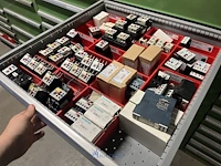 Partij elektrisch schakelmateriaal - afbeelding 32 van  90