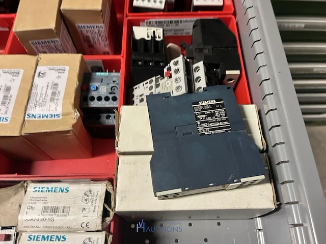 Partij elektrisch schakelmateriaal - afbeelding 35 van  90