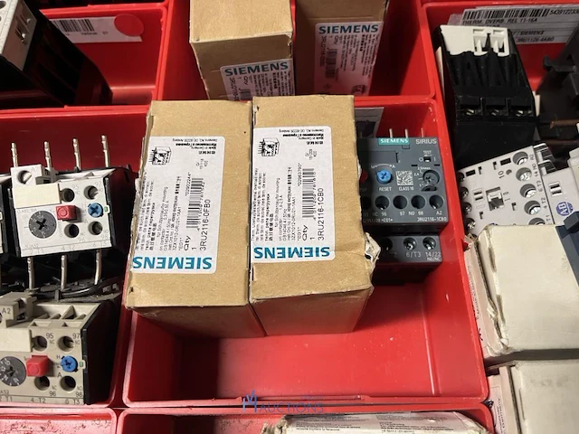 Partij elektrisch schakelmateriaal - afbeelding 37 van  90