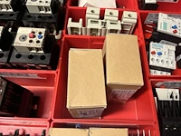 Partij elektrisch schakelmateriaal - afbeelding 38 van  90