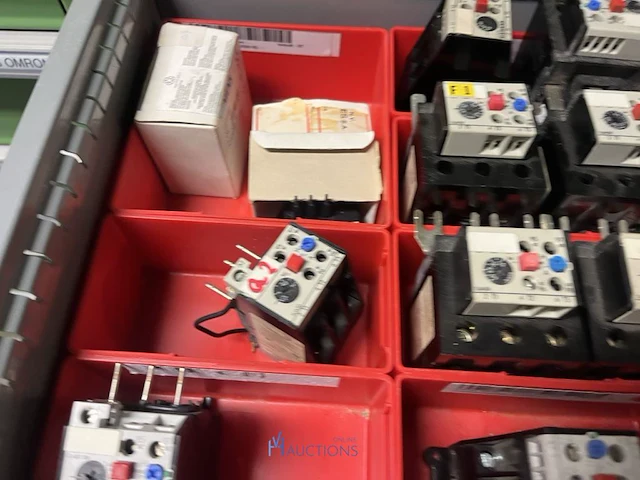 Partij elektrisch schakelmateriaal - afbeelding 39 van  90