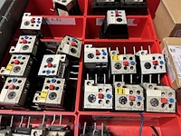 Partij elektrisch schakelmateriaal - afbeelding 40 van  90