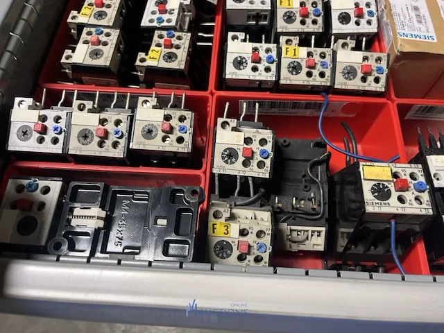 Partij elektrisch schakelmateriaal - afbeelding 41 van  90