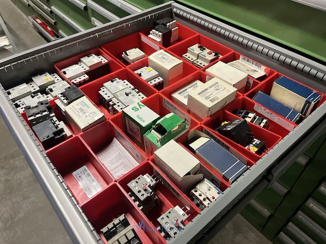Partij elektrisch schakelmateriaal - afbeelding 42 van  90