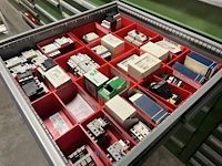 Partij elektrisch schakelmateriaal - afbeelding 42 van  90