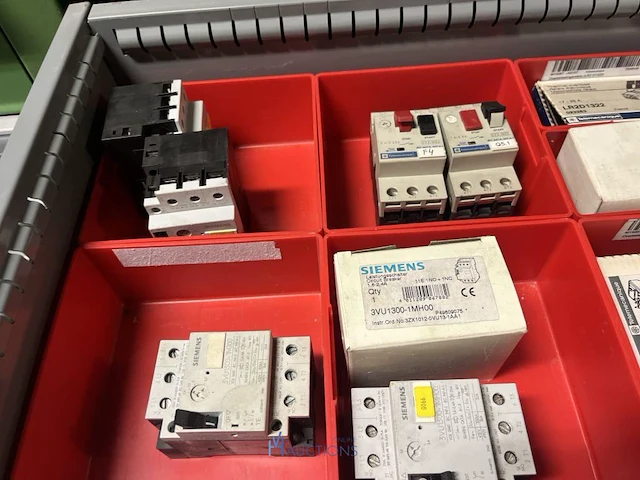 Partij elektrisch schakelmateriaal - afbeelding 44 van  90