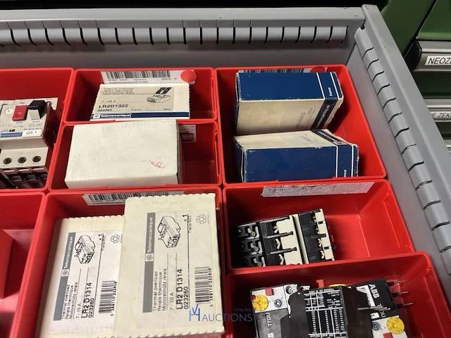 Partij elektrisch schakelmateriaal - afbeelding 46 van  90