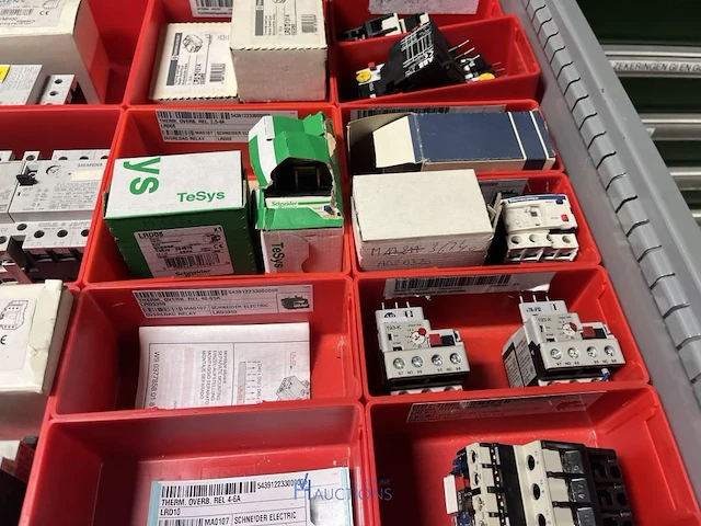 Partij elektrisch schakelmateriaal - afbeelding 47 van  90
