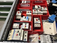 Partij elektrisch schakelmateriaal - afbeelding 49 van  90