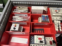 Partij elektrisch schakelmateriaal - afbeelding 50 van  90