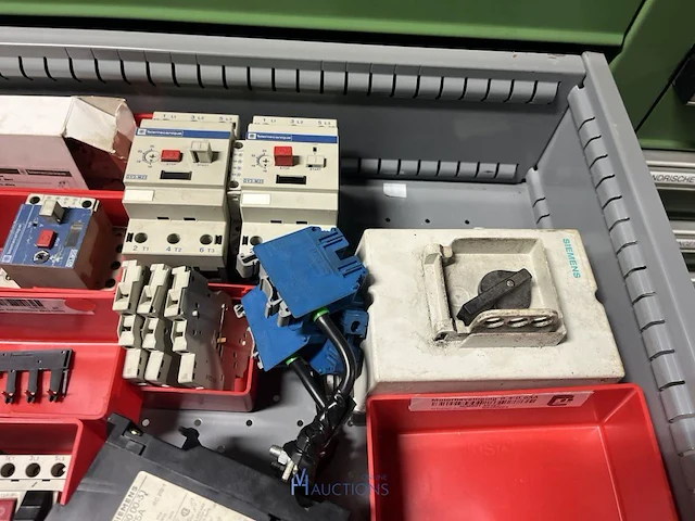 Partij elektrisch schakelmateriaal - afbeelding 51 van  90